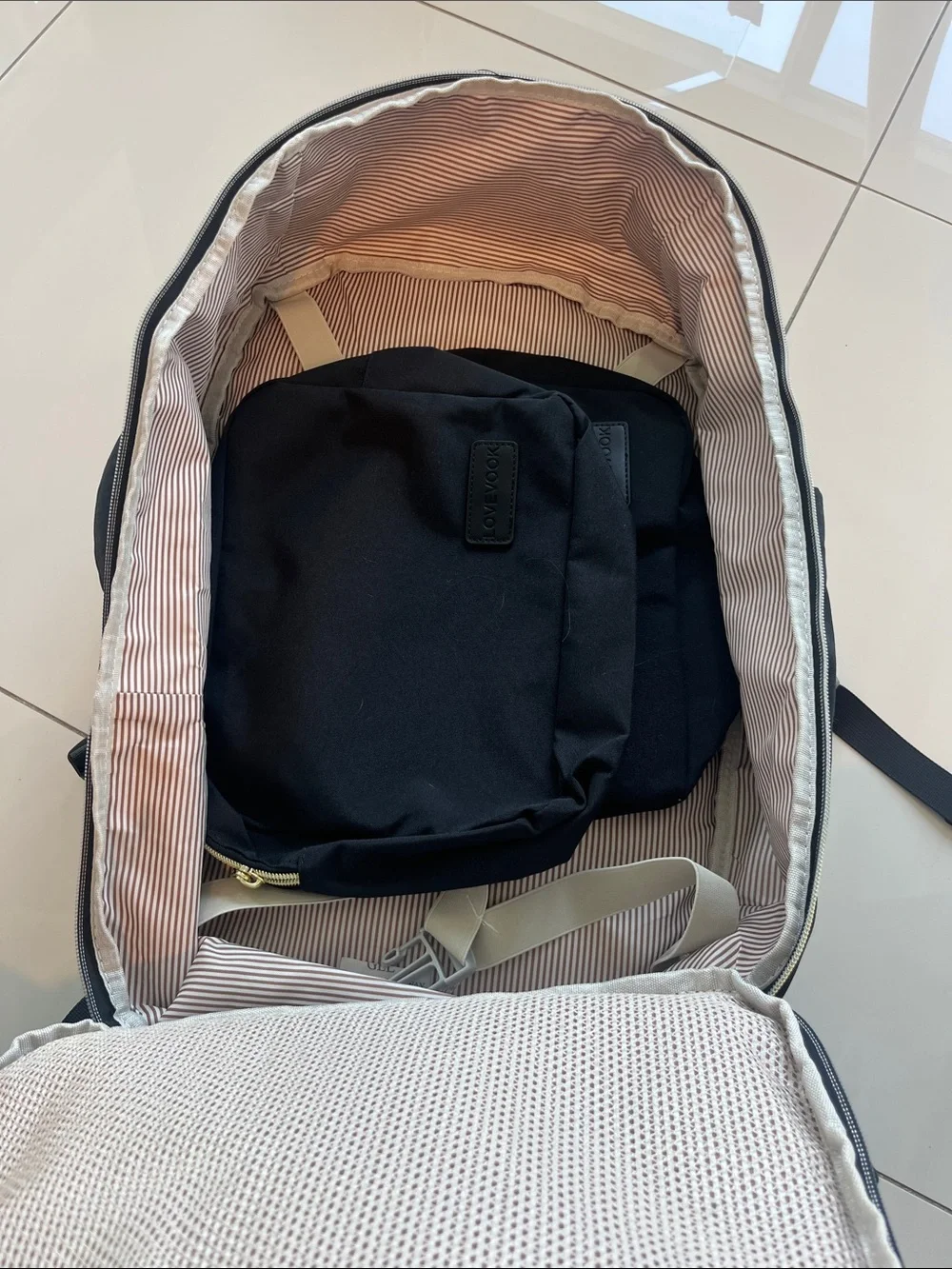 Lovevook Black Travel Luggage Backpack with Gold Accents NWOT